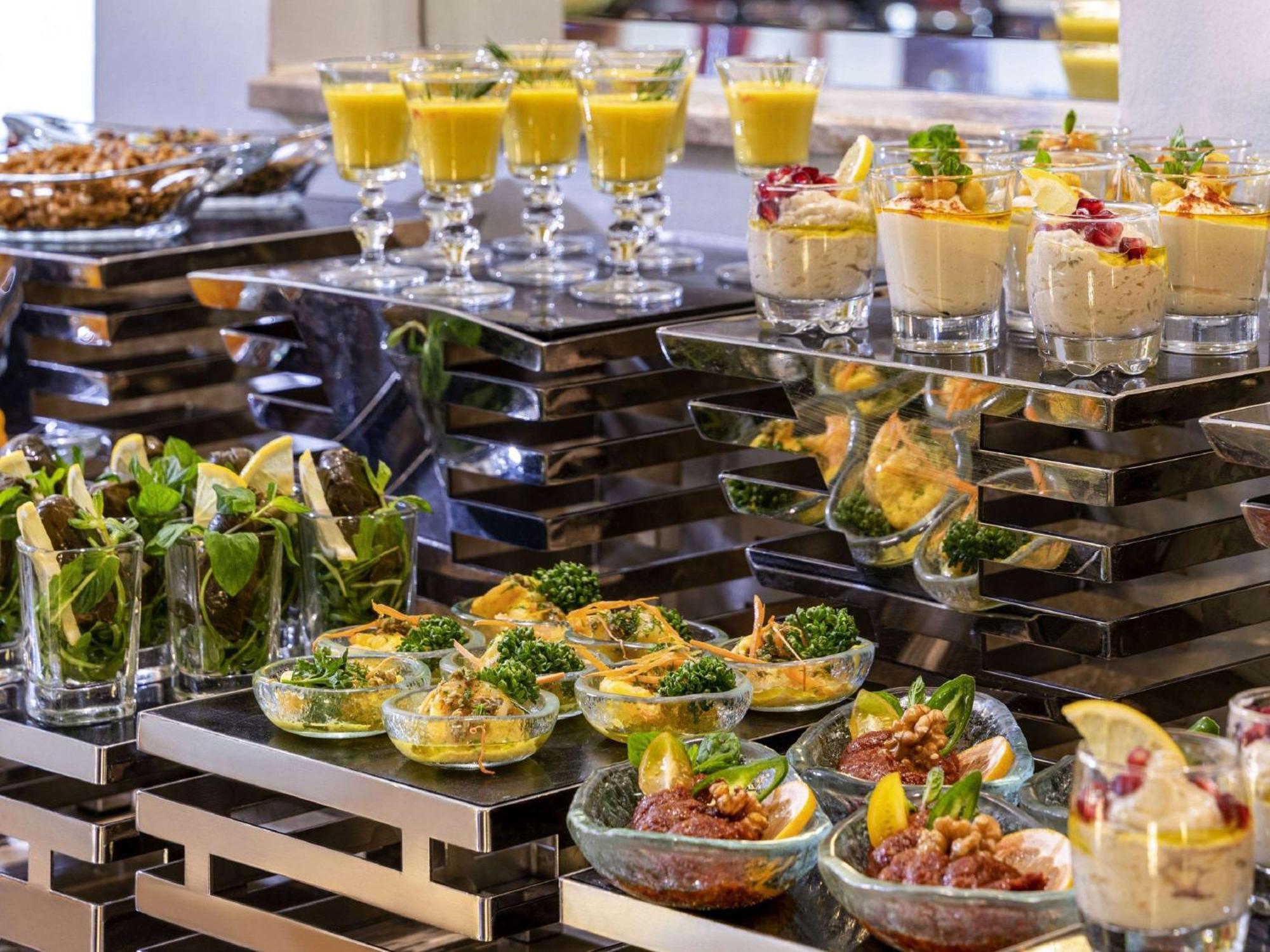 Mövenpick & Hajar Tower Makkah Hotel 5*