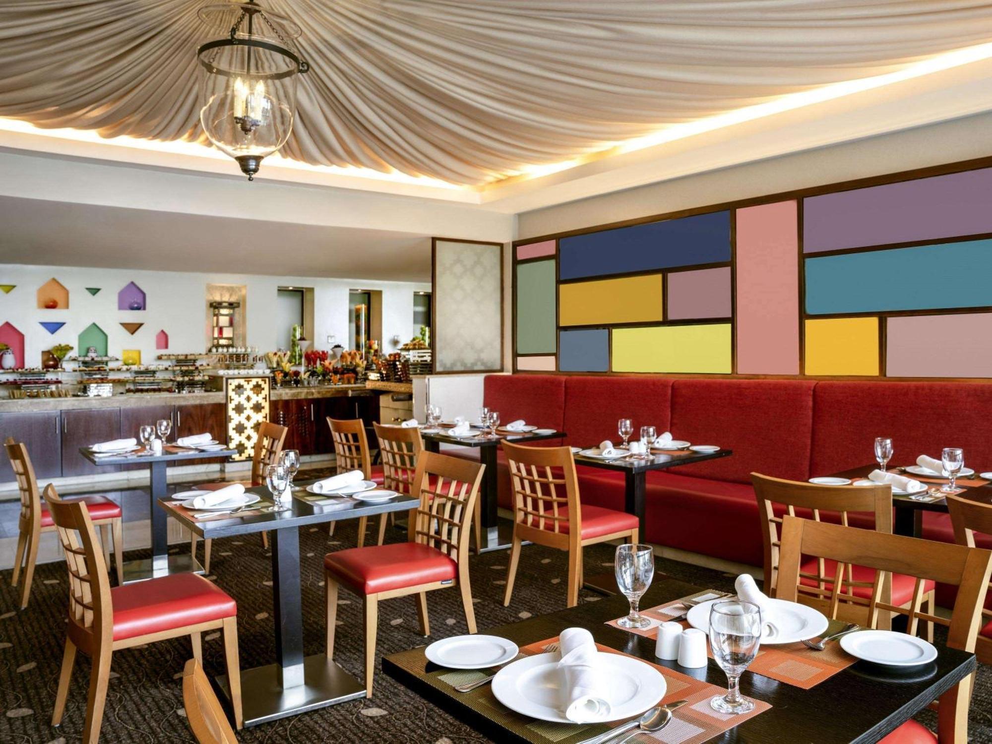 Mövenpick & Hajar Tower Makkah 5*