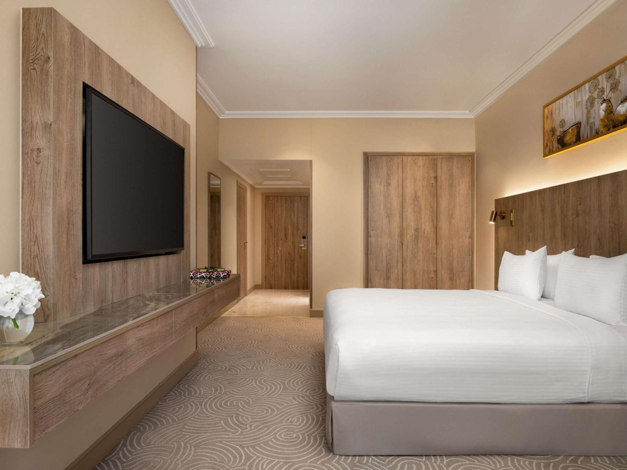 Mövenpick & Hajar Tower Makkah 5*