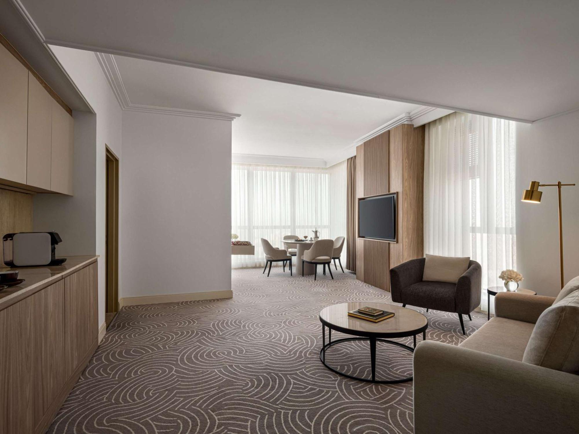 Mövenpick & Hajar Tower Makkah 5*